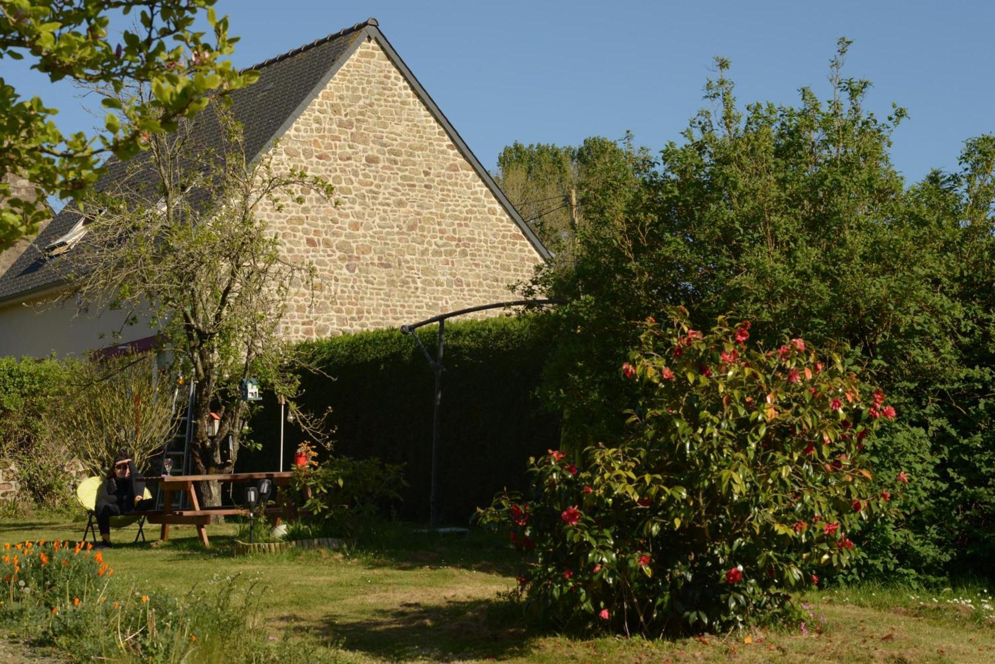 Deux Maisons Authentiques, Vue Bocage Proche Mont St-Michel, Domaine De L'Angeviniere Saint-Laurent-de-Terregatte Luaran gambar